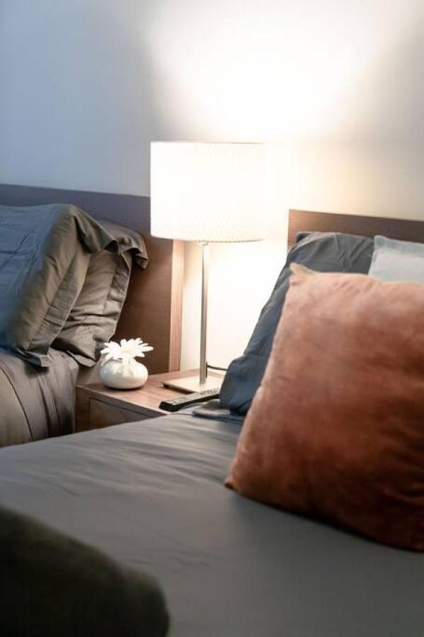 Lux 2br 1ba Steps To Cn Tower W Parking Included Ferienhaus