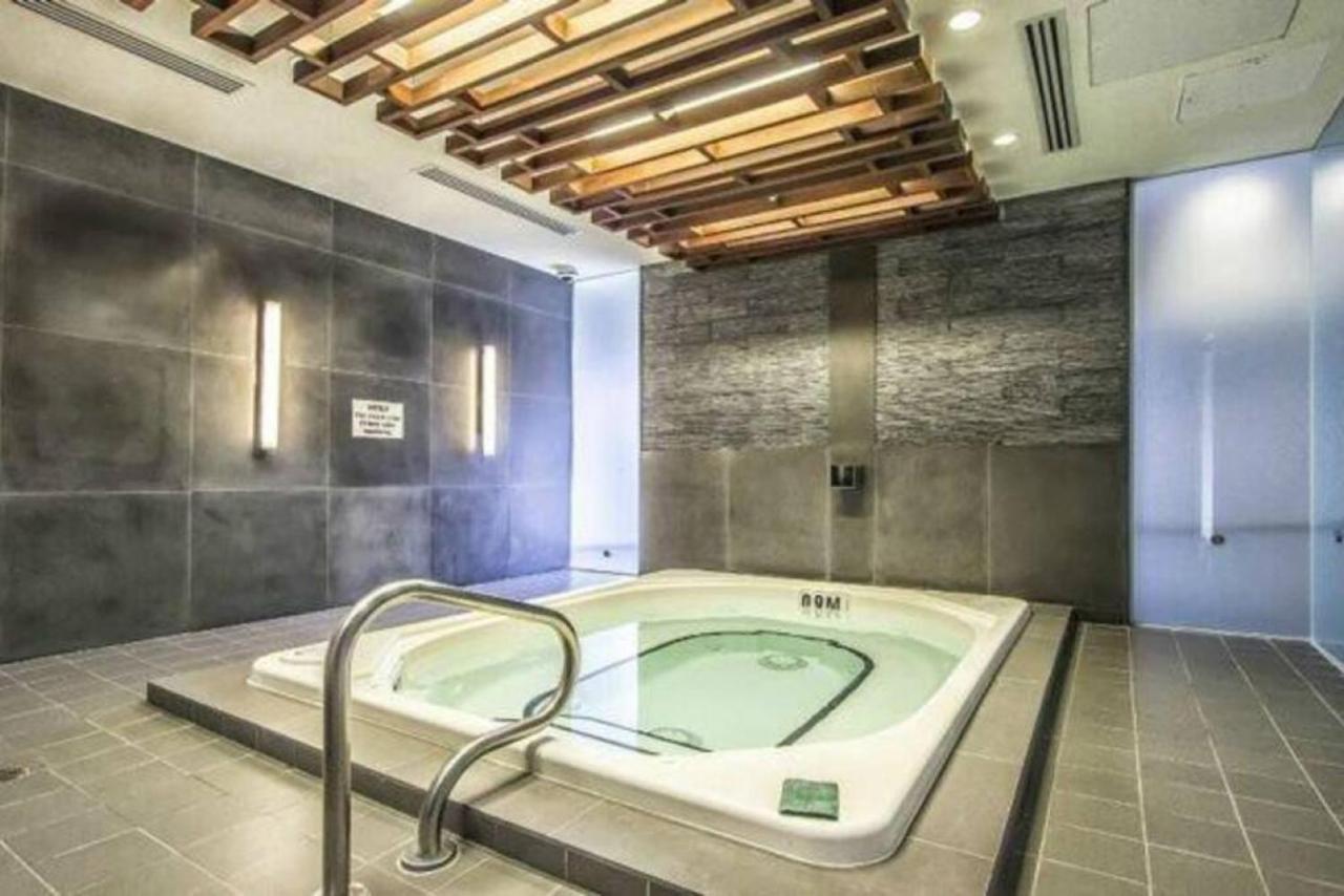 Ferienhaus Lux 2br 1ba Steps To Cn Tower W Parking Included
