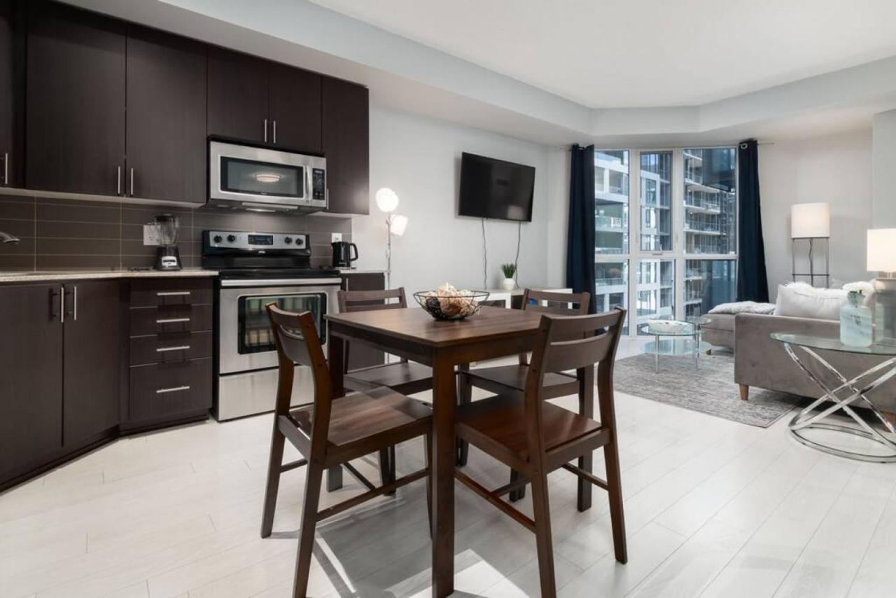 Modern 1 Bd 1ba With A Sofabed Downtown Ferienhaus Toronto