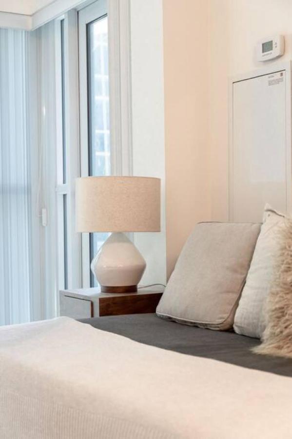 Ferienhaus Lux 2br 1ba Steps To Cn Tower W Parking Included