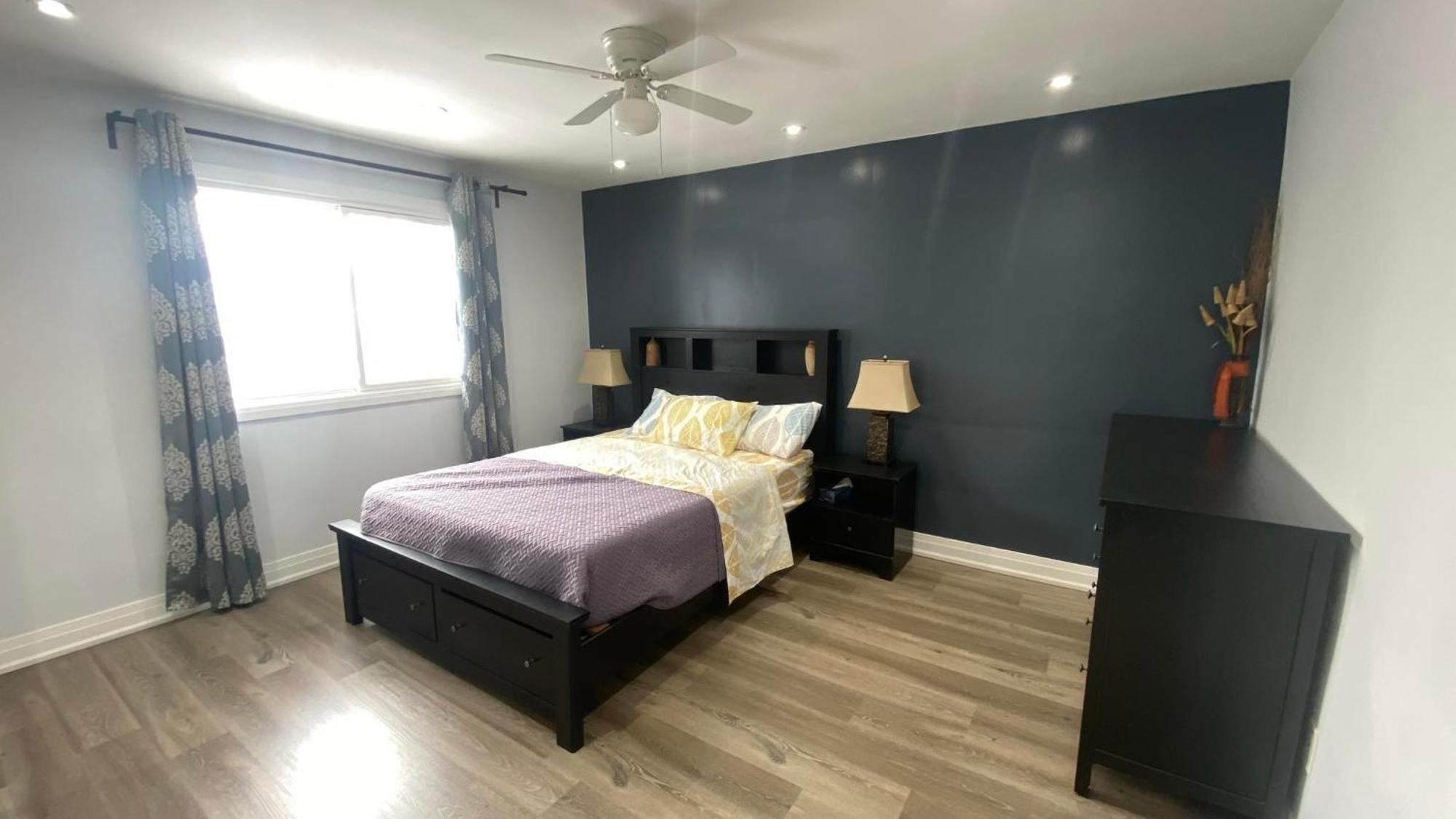Spectacular 3 Bedroom 2 Wr House - Close To Airport