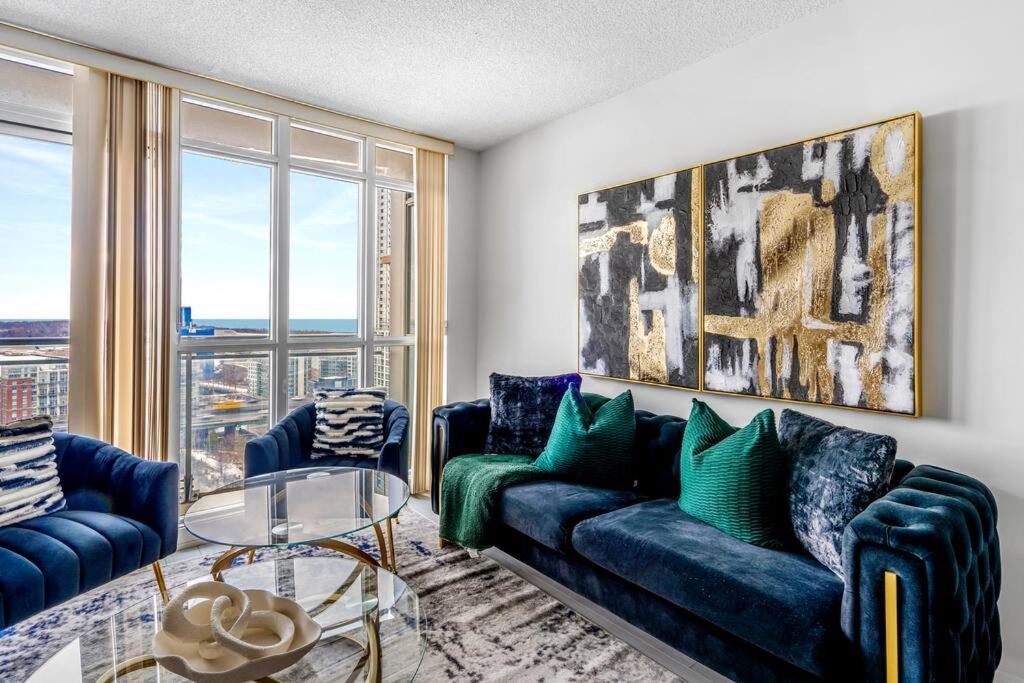 One Bed And Den Upscale Comfort With Parking Apartment