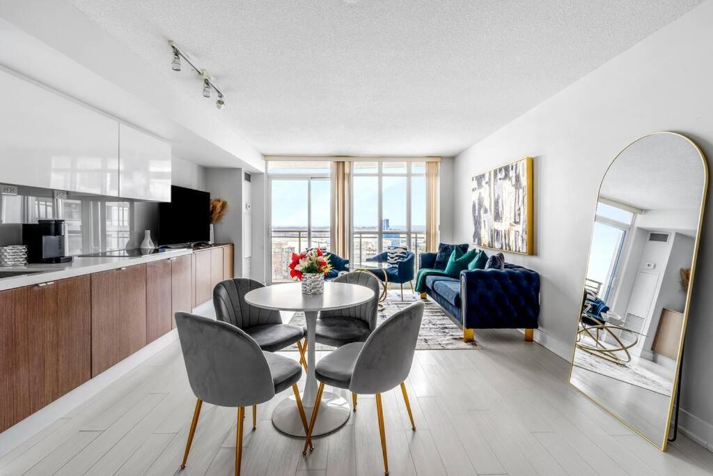 One Bed And Den Upscale Comfort With Parking Toronto