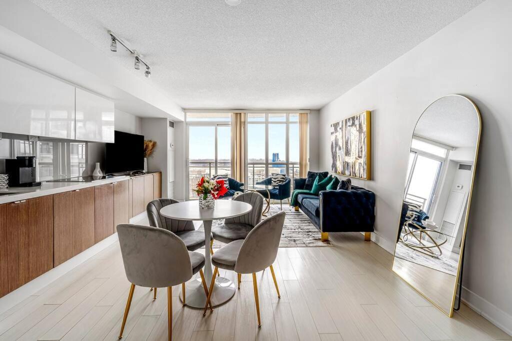 Apartment One Bed And Den Upscale Comfort With Parking Toronto