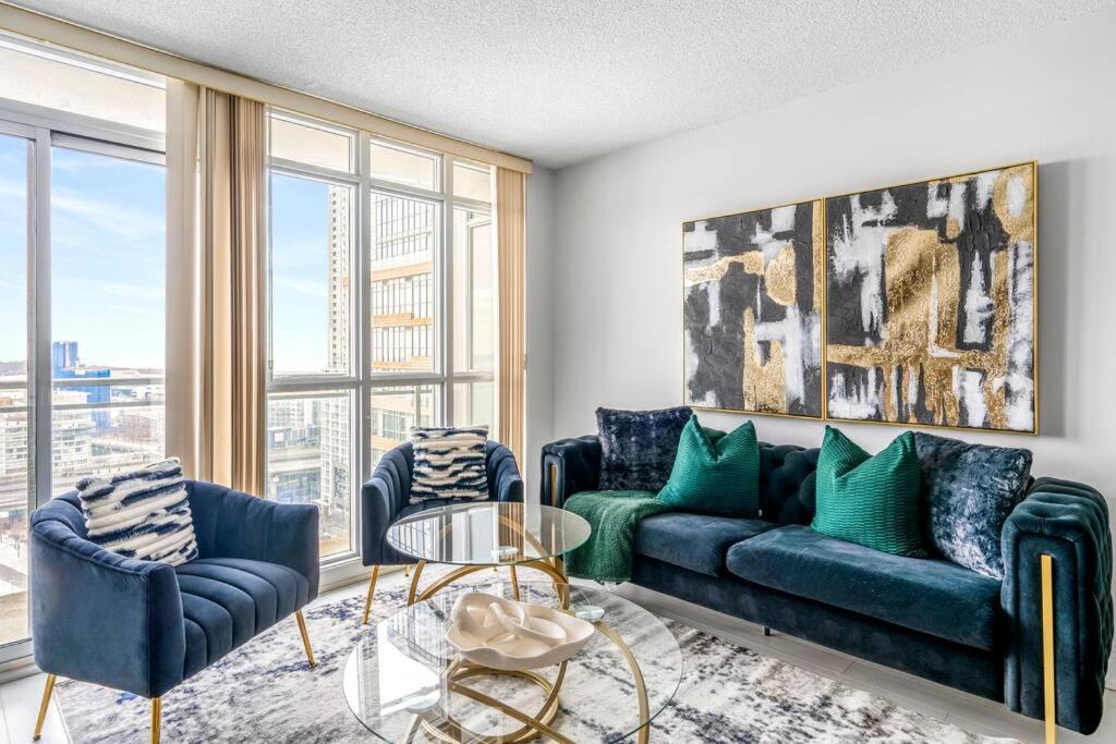 Apartment One Bed And Den Upscale Comfort With Parking Toronto