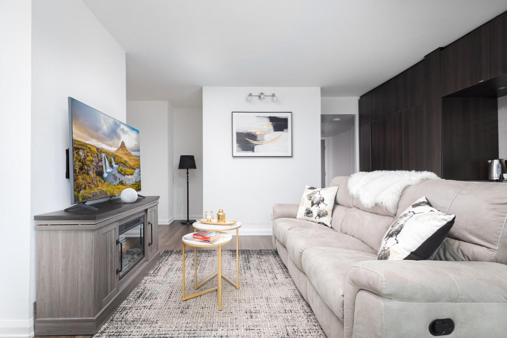Luxury 2-bedroom In Yorkville With The View In Downtown Apartment *