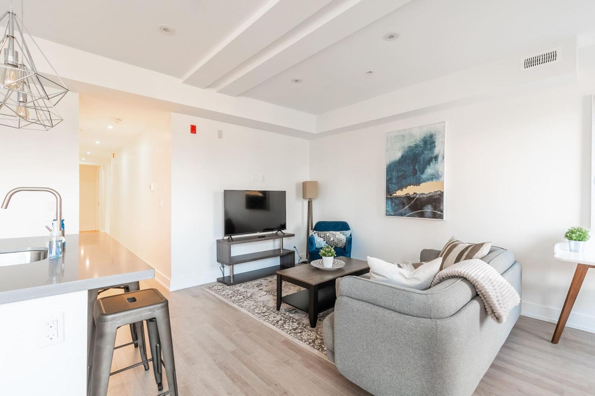 Spacious Unit In High Park North Apartment Toronto