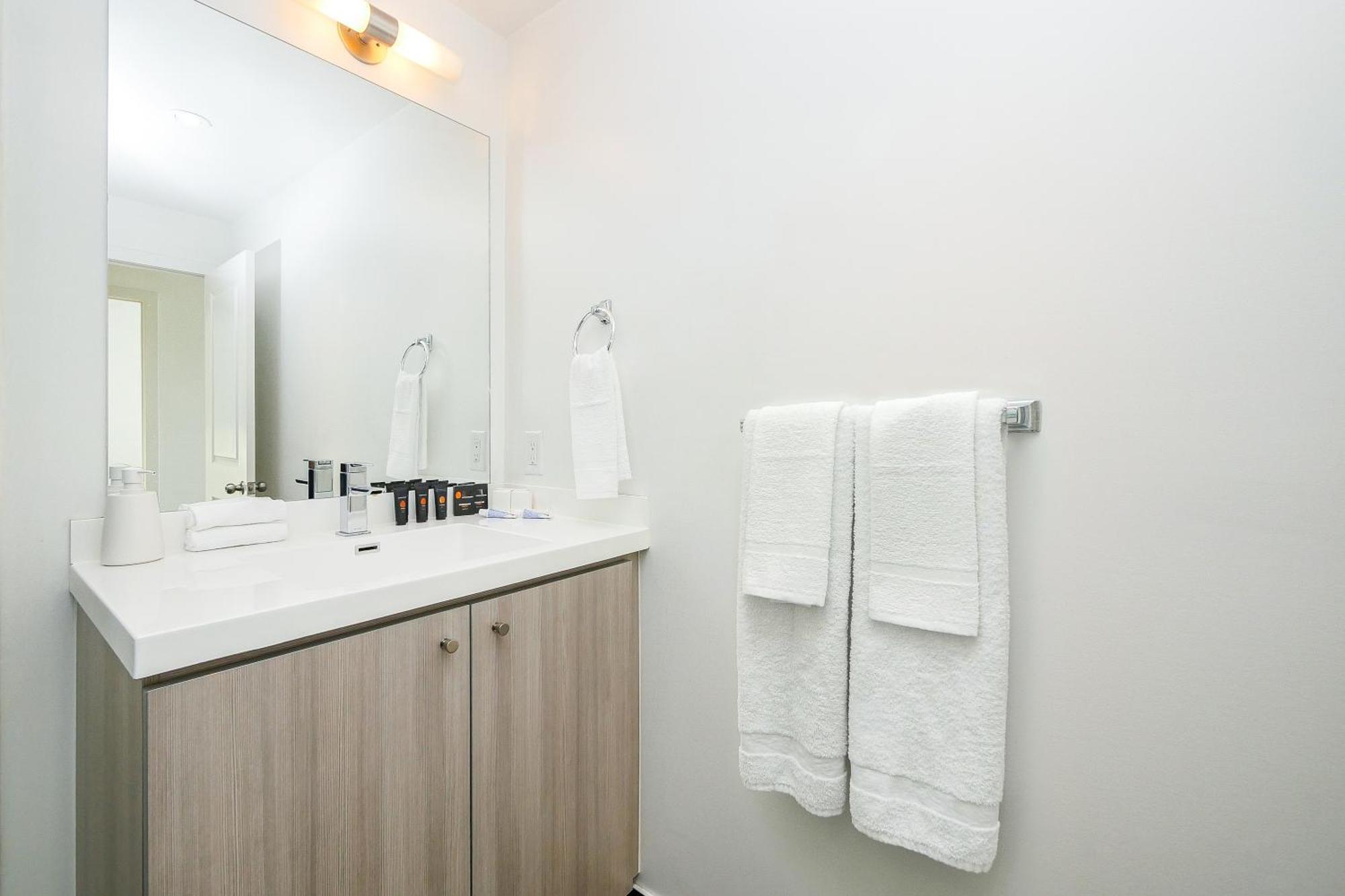 Apartment Epic 2br W/ Panoramic Cn Tower/city View Toronto