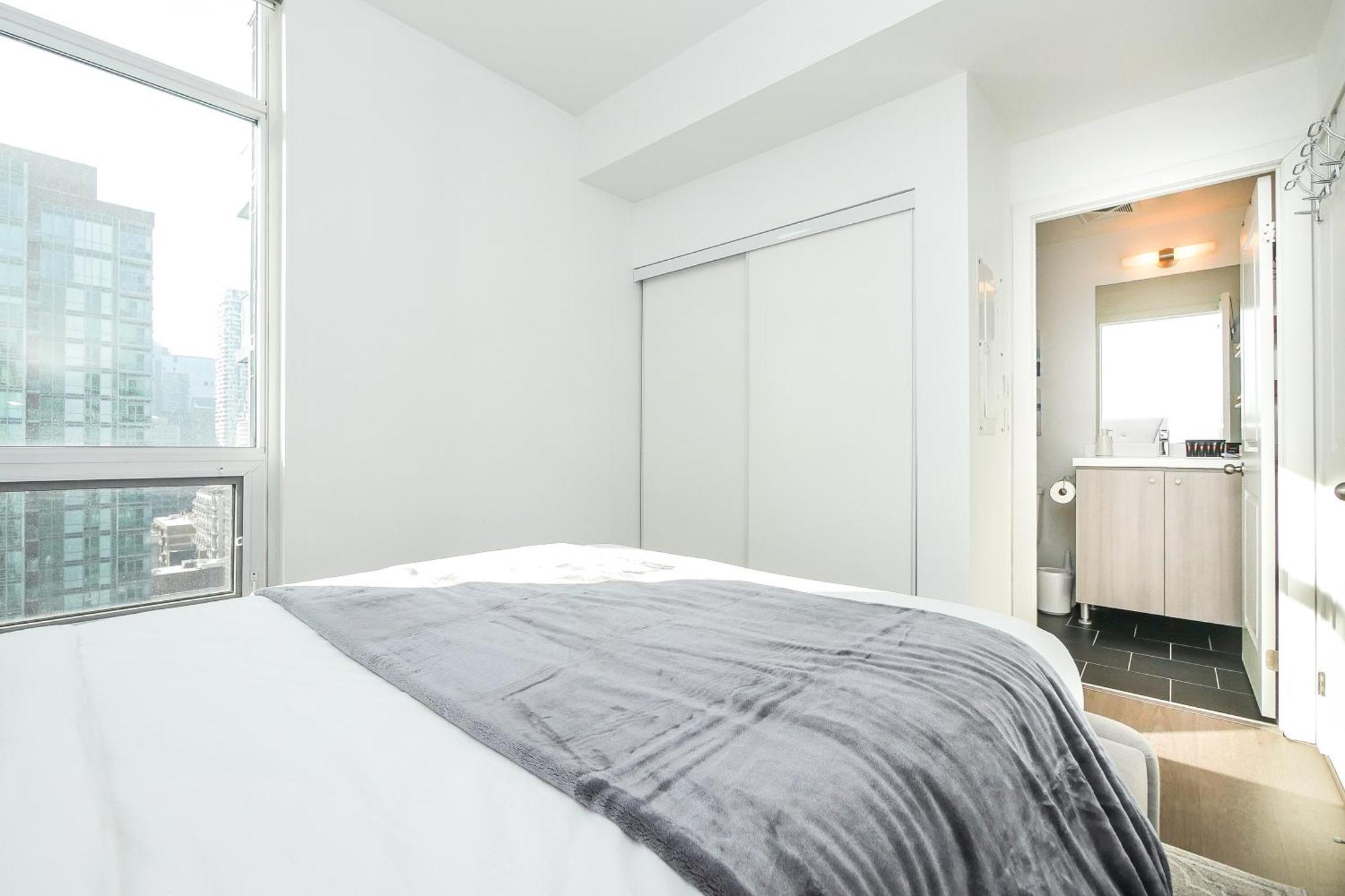 Epic 2br W/ Panoramic Cn Tower/city View Apartment