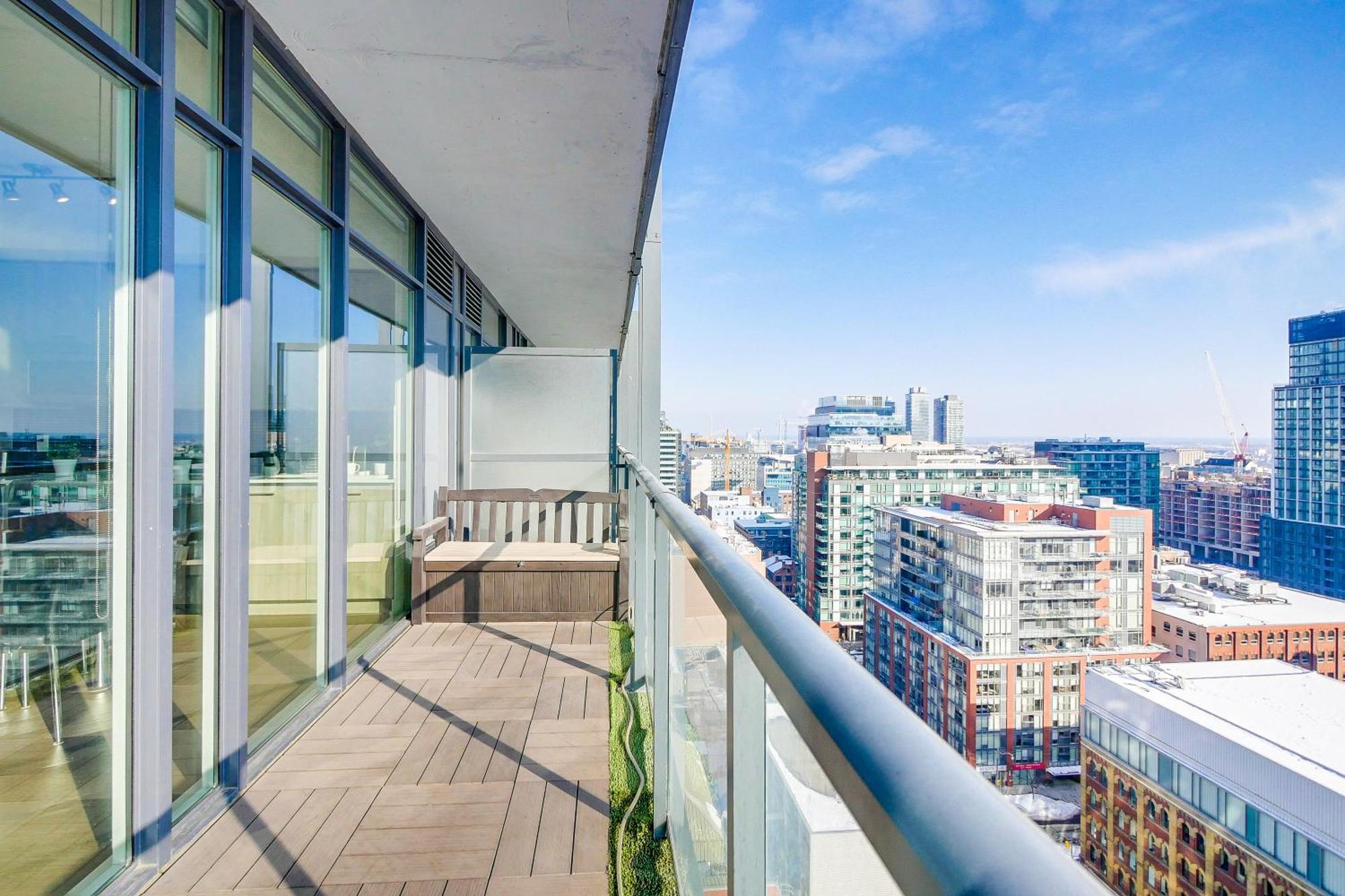 Epic 2br W/ Panoramic Cn Tower/city View Apartment *
