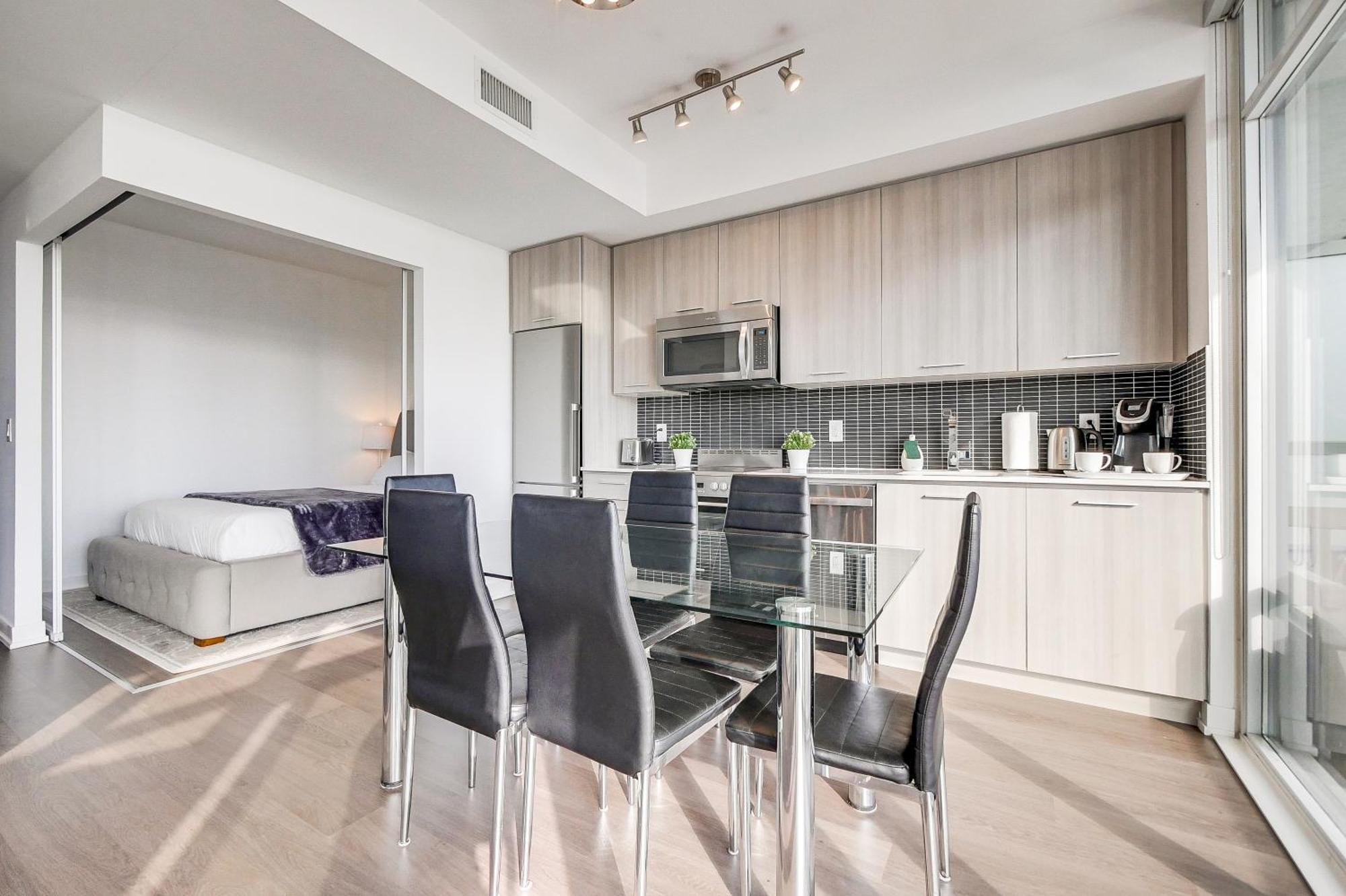 Epic 2br W/ Panoramic Cn Tower/city View