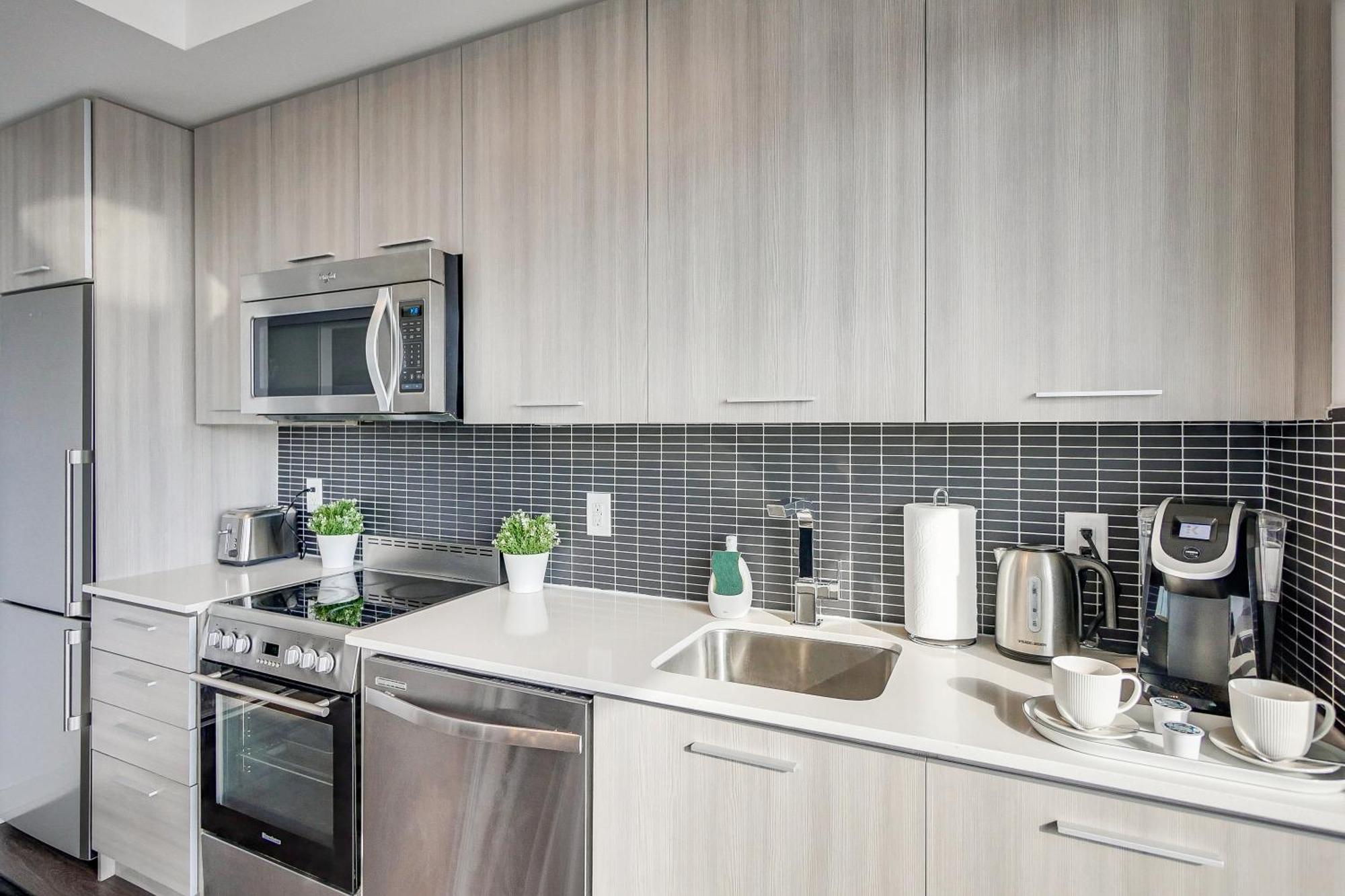 Apartment Epic 2br W/ Panoramic Cn Tower/city View *