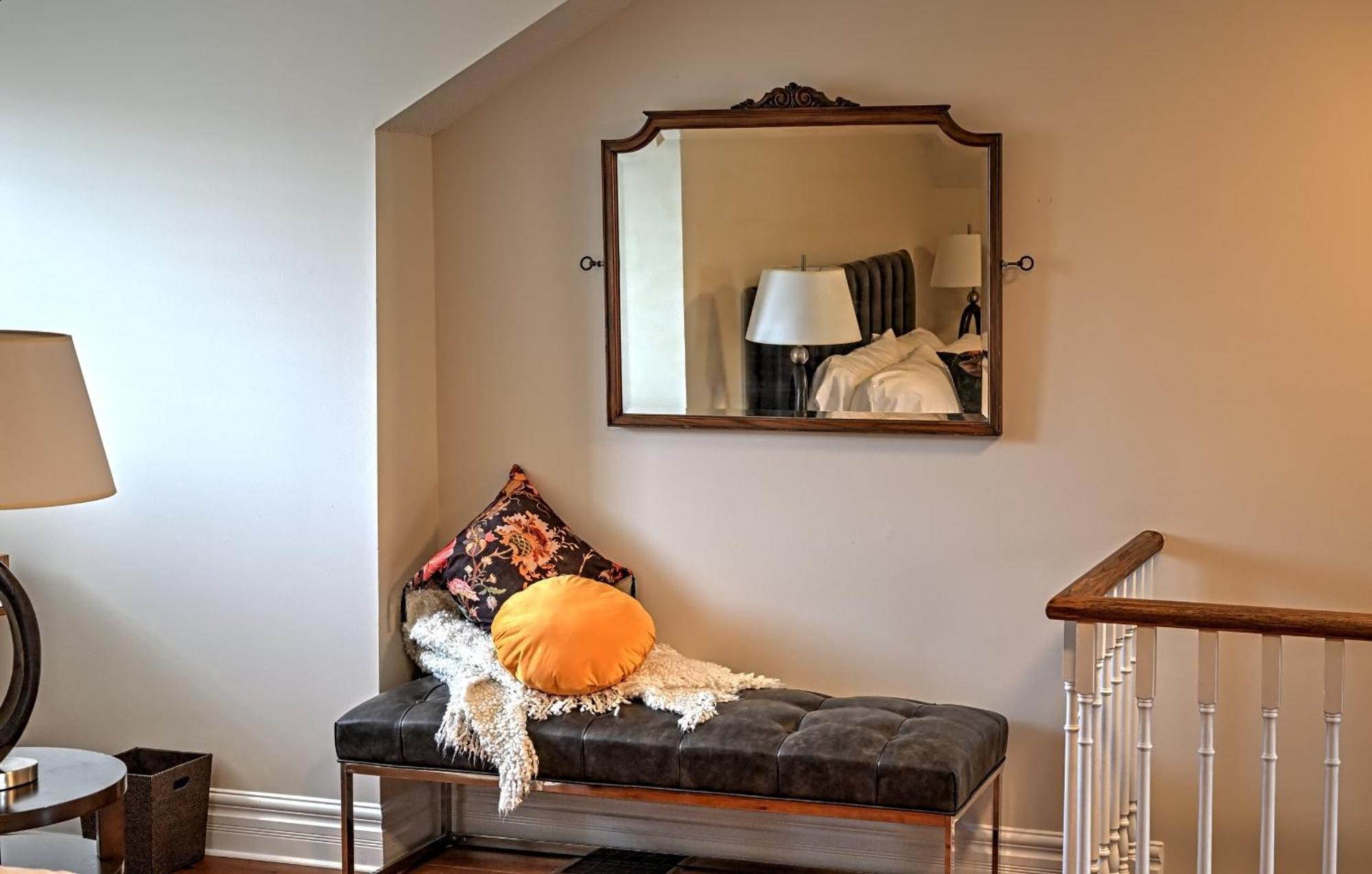 Welcome Home! Acores Bed & Breakfast Toronto