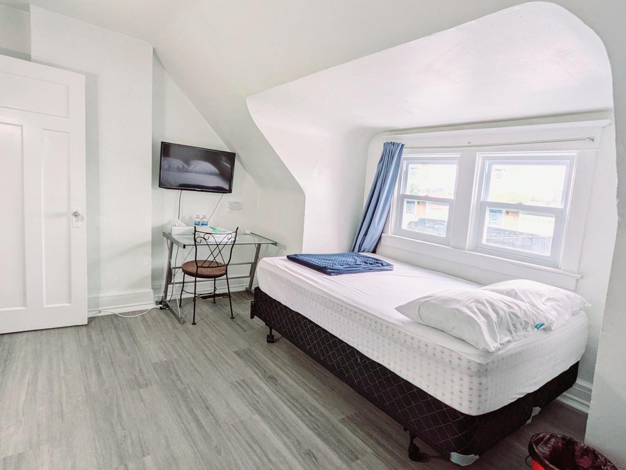 Homestay Affordable Double With Netflix, Laundry, Amenities And Self Check-in *