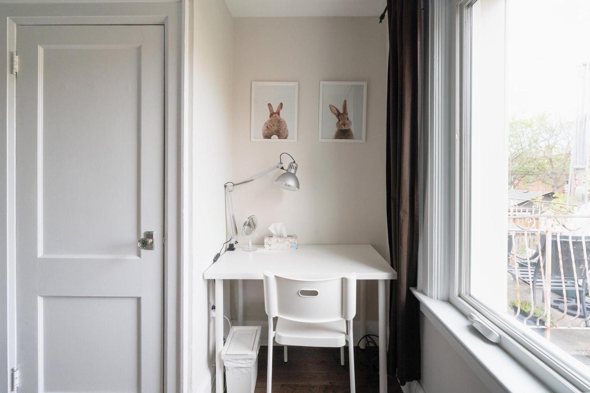 Homestay Bright And Quiet Bedroom Near Subway, Koreatown And Uoft *