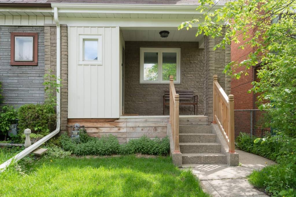 Bright And Quiet Bedroom Near Subway, Koreatown And Uoft * Toronto