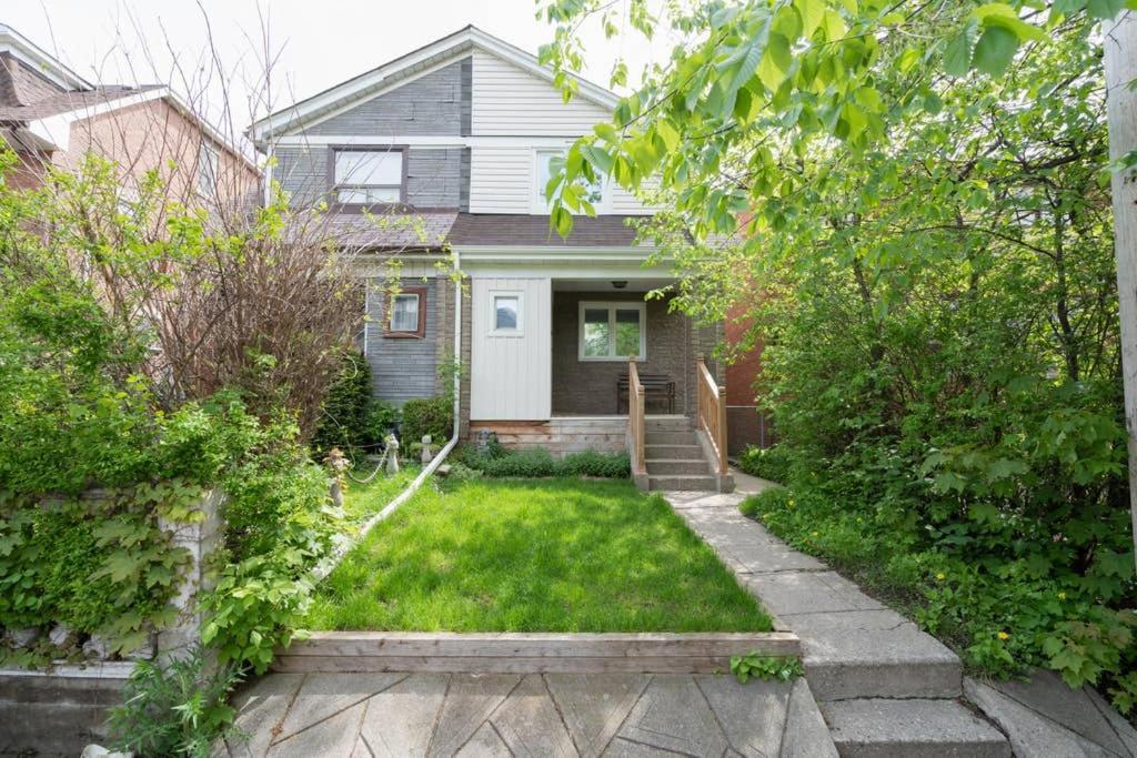 Bright And Quiet Bedroom Near Subway, Koreatown And Uoft Homestay