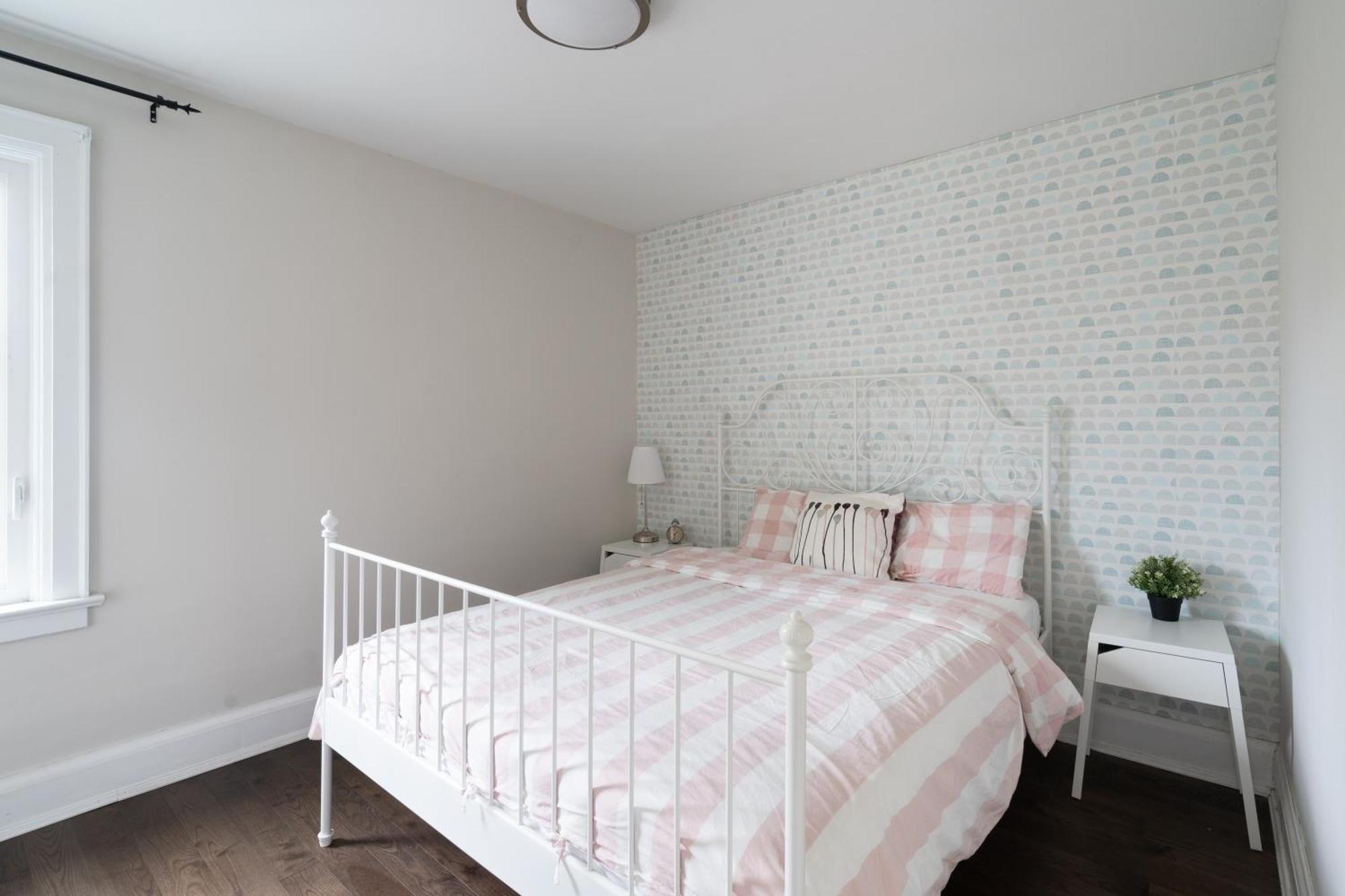 Homestay Bright And Quiet Bedroom Near Subway, Koreatown And Uoft *