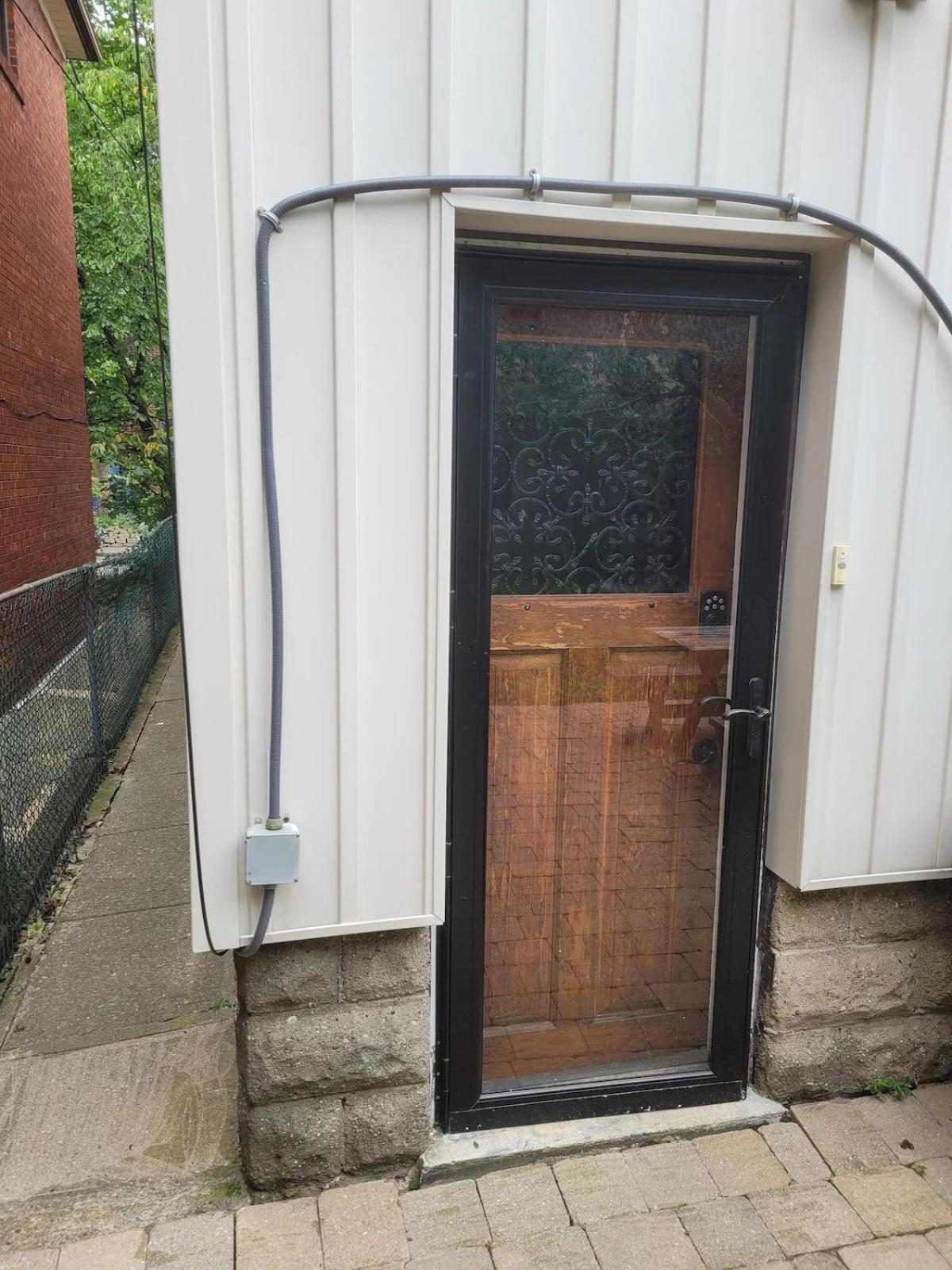Charming Basement With Private Entrance Near Subway, Koreatown & Uoft Toronto