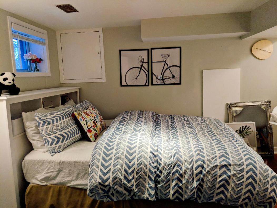Charming Basement With Private Entrance Near Subway, Koreatown & Uoft Guest house Toronto
