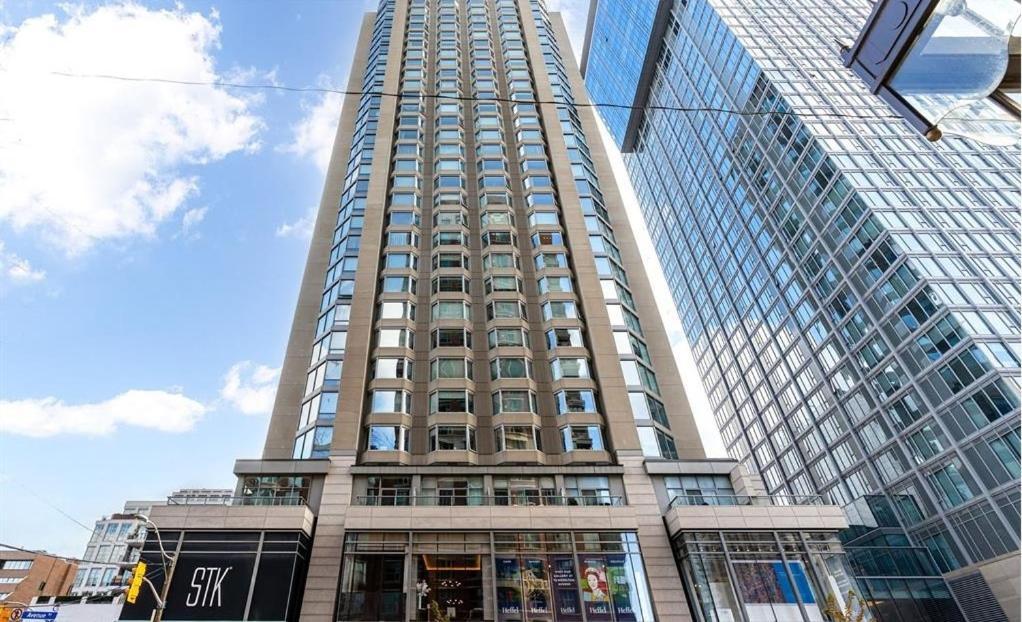 Luxury 2-bedroom In Yorkville With The View In Downtown Apartment *
