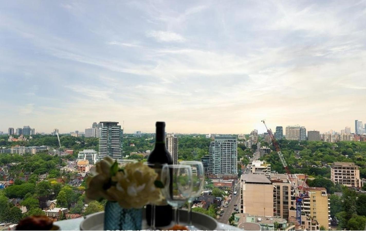 Apartment Luxury 2-bedroom In Yorkville With The View In Downtown *