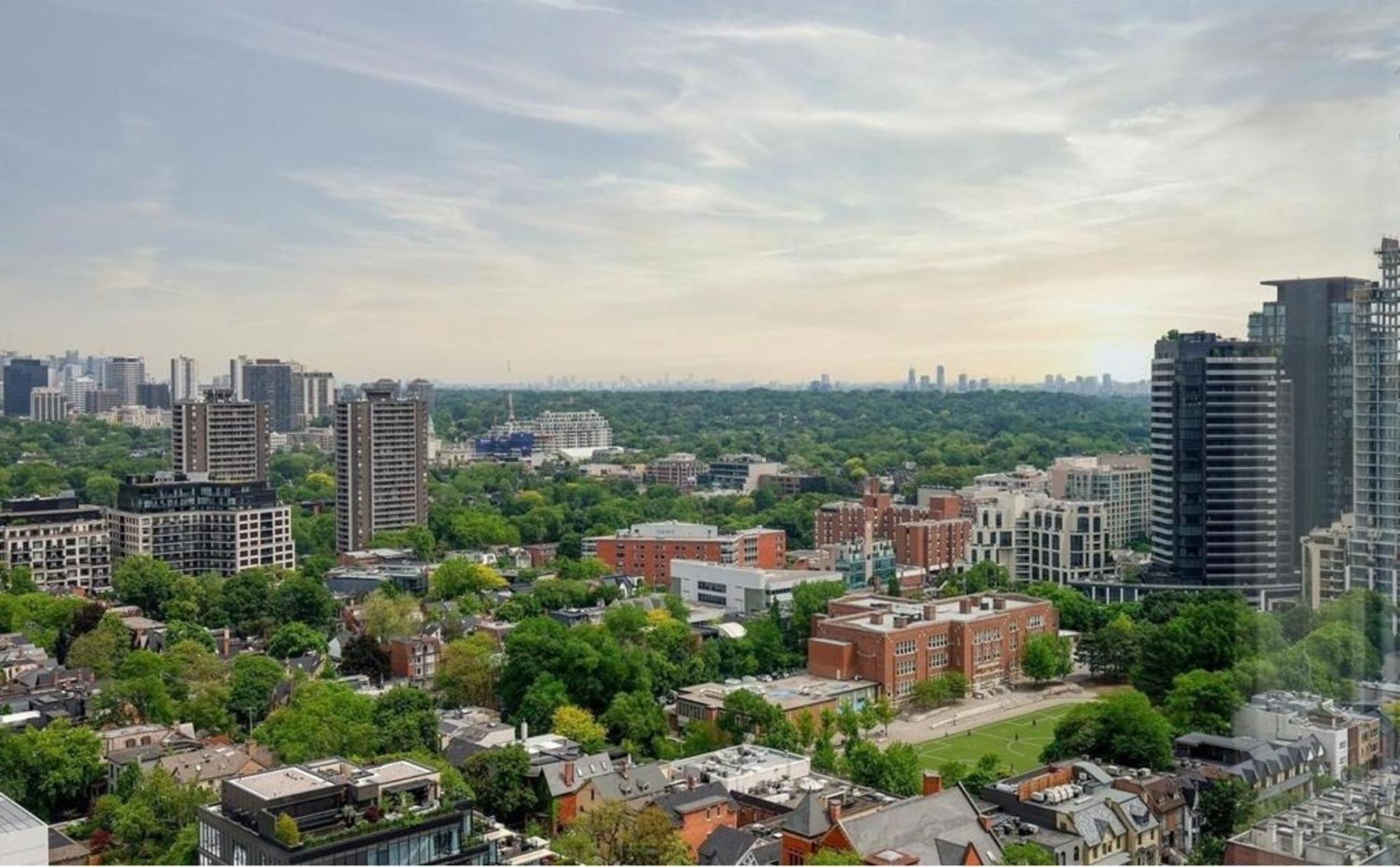Luxury 2-bedroom In Yorkville With The View In Downtown *