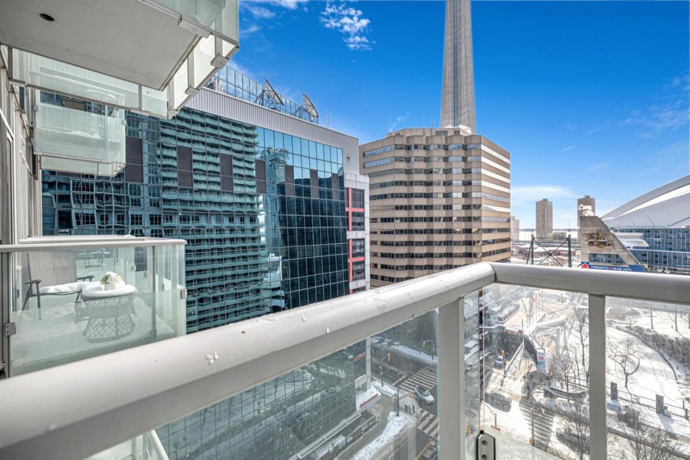 Ferienhaus Cn Tower View 2 Bed Near Rogers Centre, Scotiabank, Mtcc Toronto
