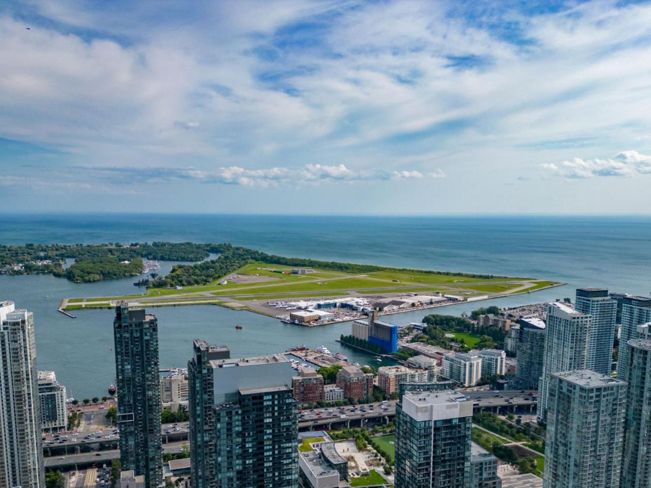 Ferienhaus Cn Tower View 2 Bed Near Rogers Centre, Scotiabank, Mtcc Toronto