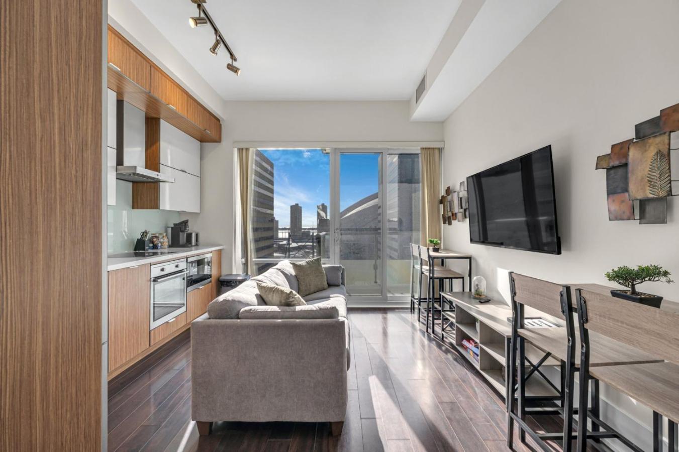 Cn Tower View 2 Bed Near Rogers Centre, Scotiabank, Mtcc Ferienhaus *