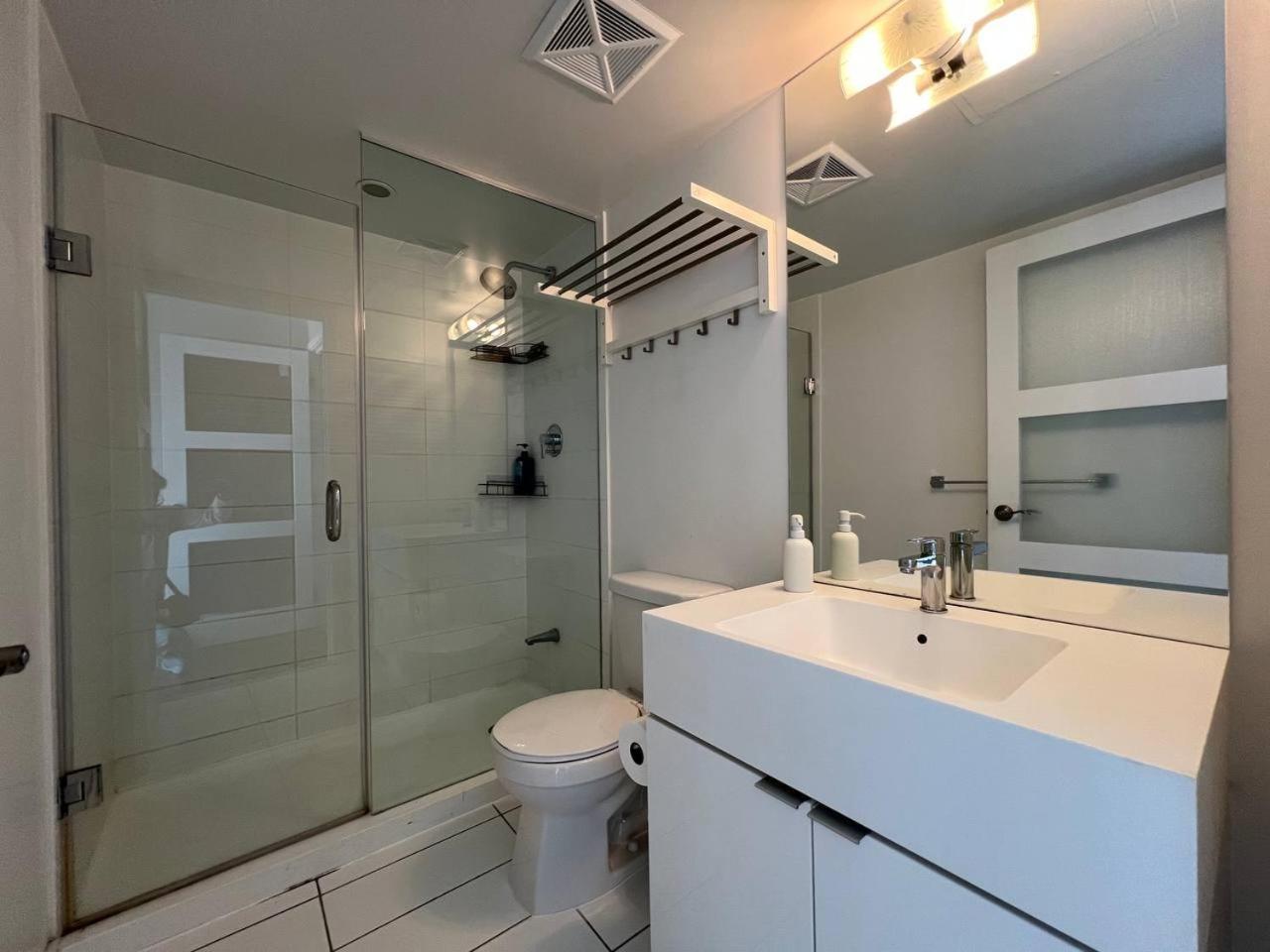 Modern Oasis In The Core * Toronto