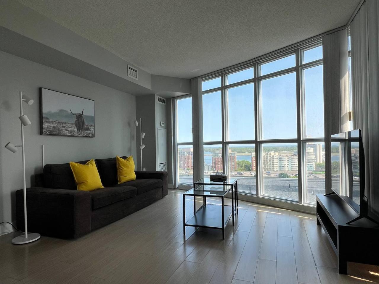 Modern Oasis In The Core Toronto