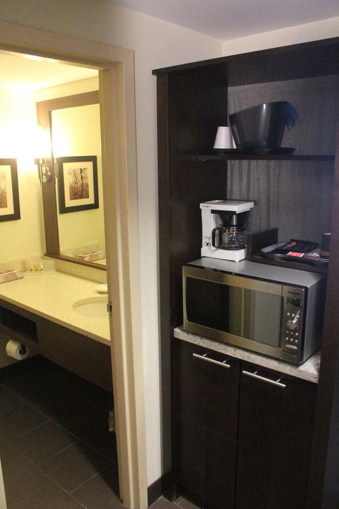 Edward North York Hotel 3*