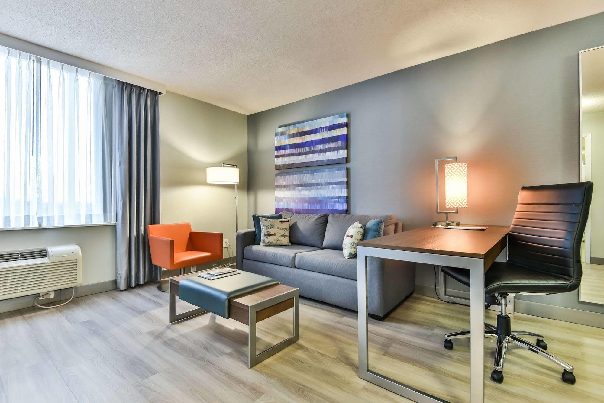Hotel Radisson Airport 3*