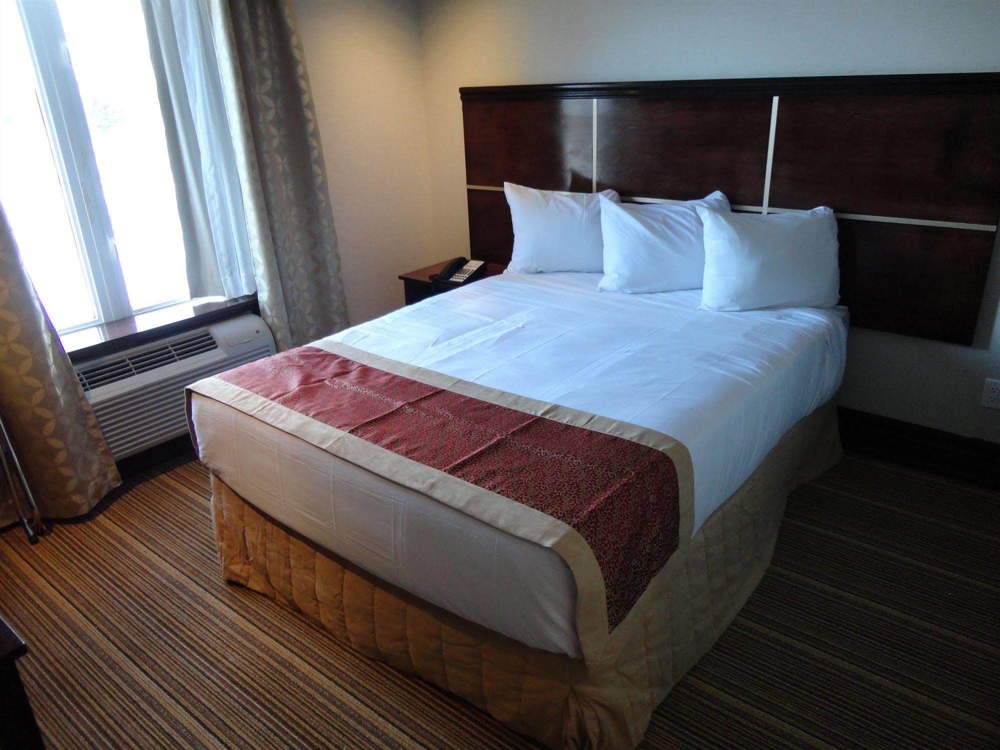 Woodbine & 3* Toronto