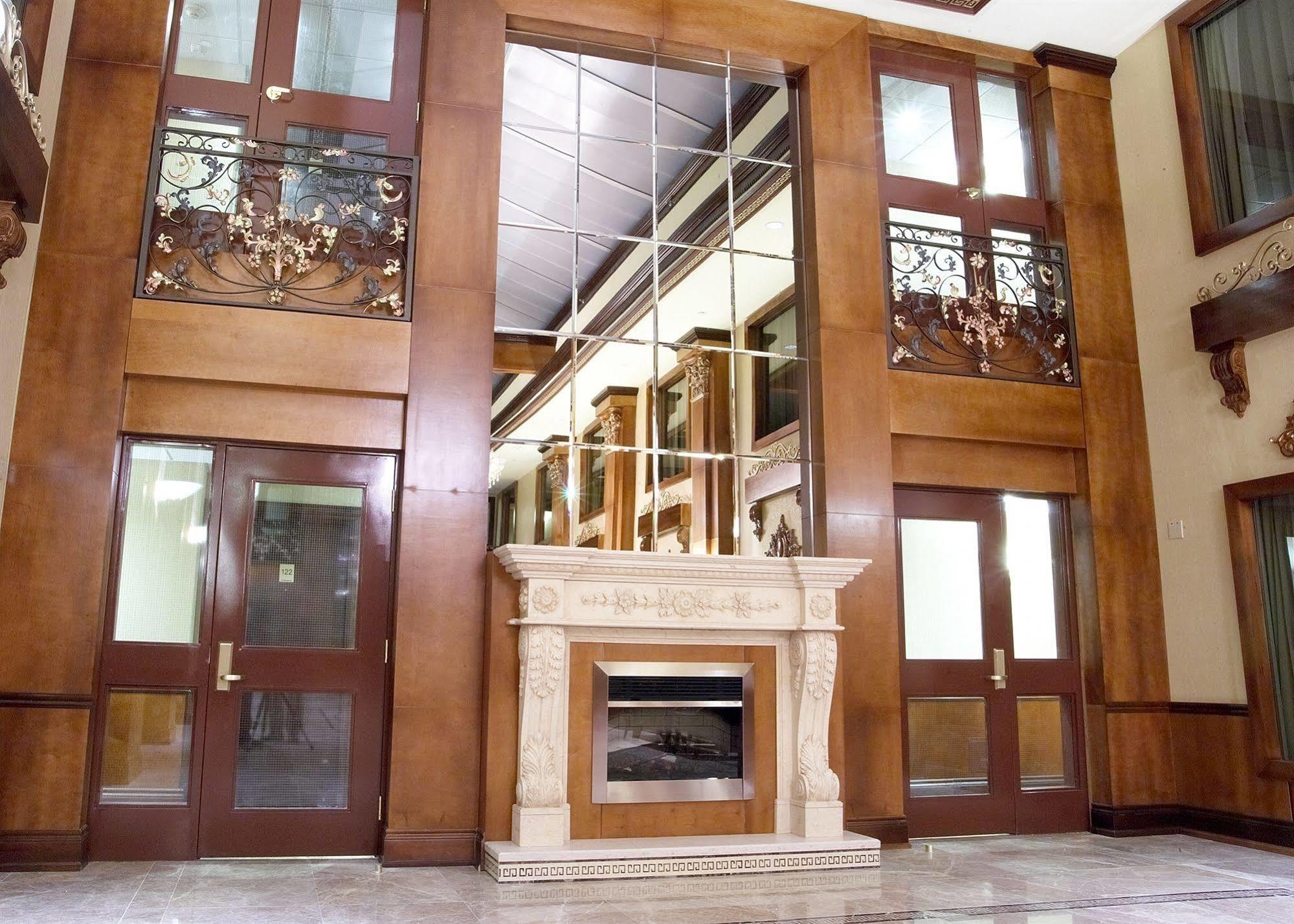 Hotel Woodbine & Toronto