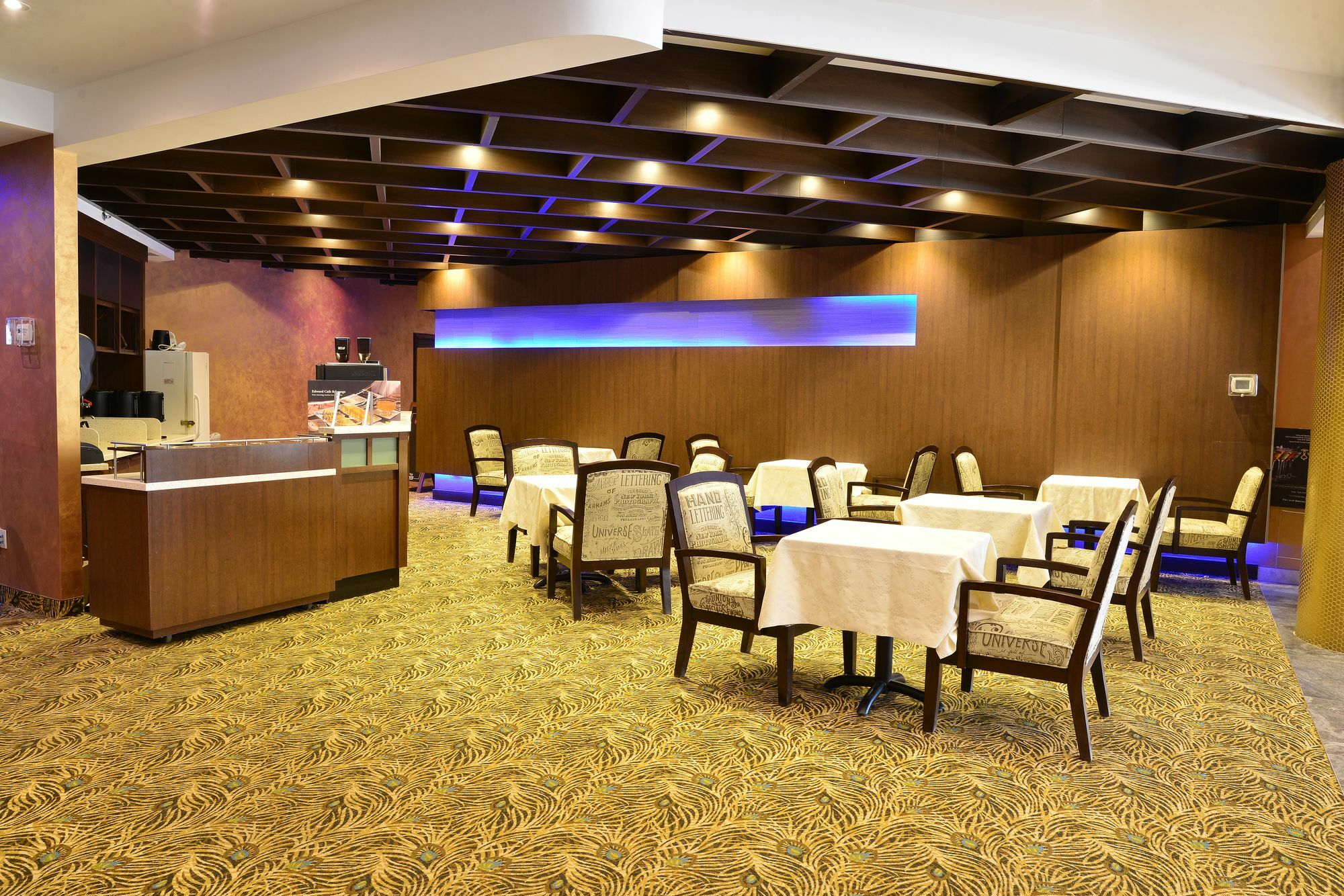 Hotel Edward North York 3*