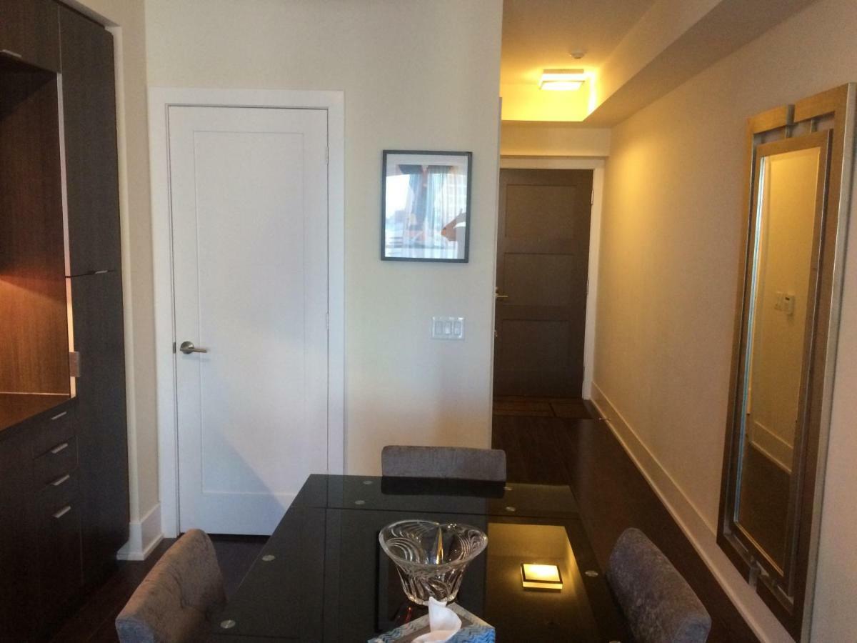 Luxury On Cn Tower * Toronto