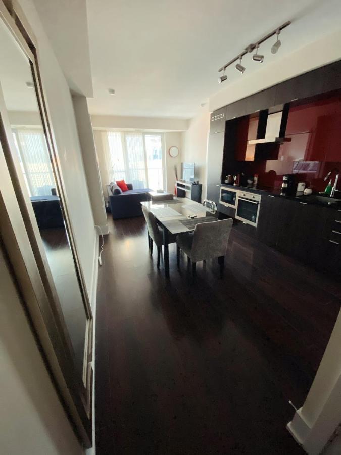 Apartment Luxury On Cn Tower