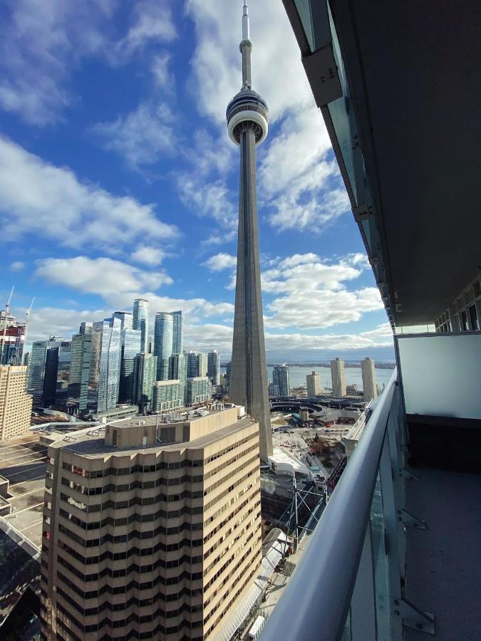Luxury On Cn Tower Apartment